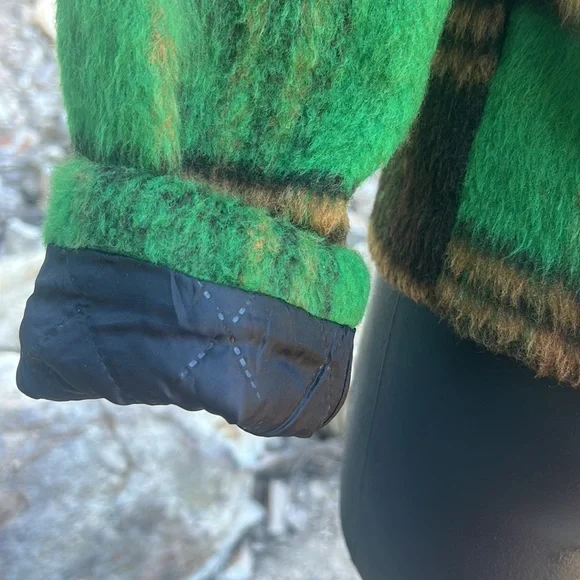 Faux Fur NWOT Crop jacket Plaid Retro VTG vibe chunky buttons pockets sz M/L - Picture 5 of 9